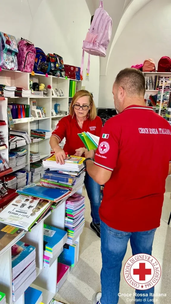 Dettaglio 3: Gagliano del Capo, successo per lo "Zaino SOSpeso": consegnato il materiale scolastico