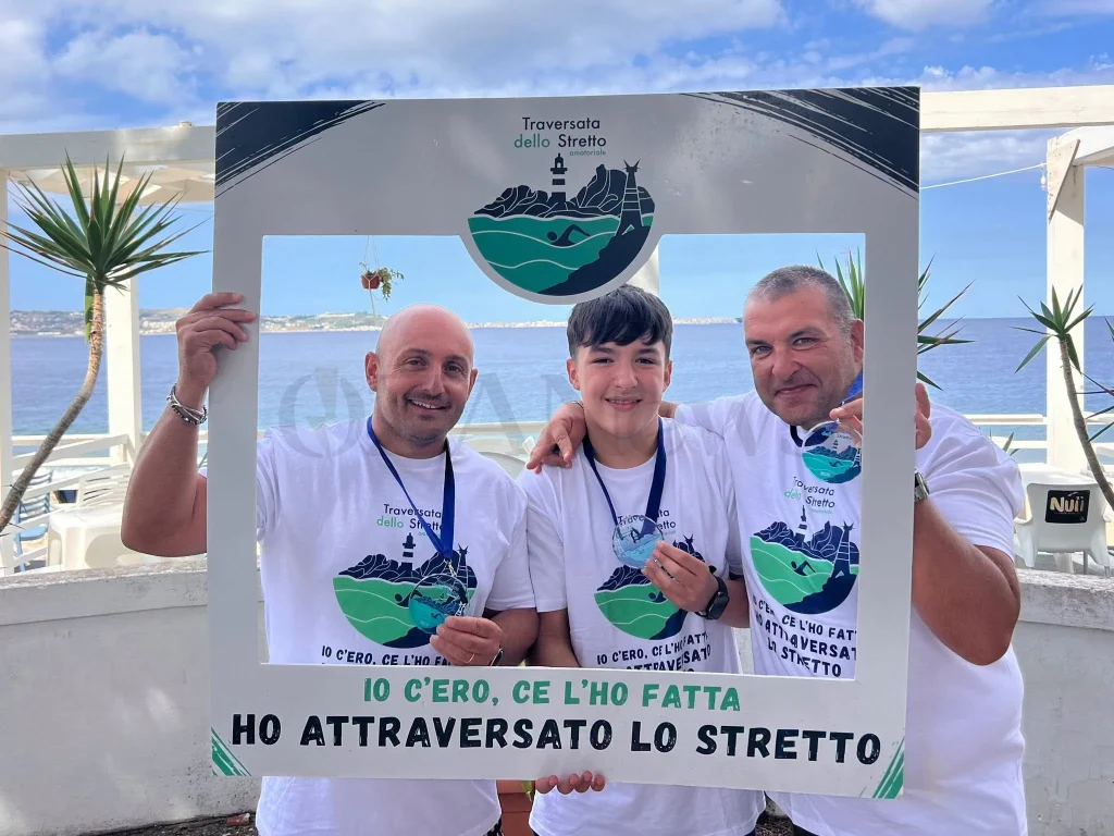 Dettaglio 2: Galatone, Dario Francone completa la Traversata dello Stretto di Messina