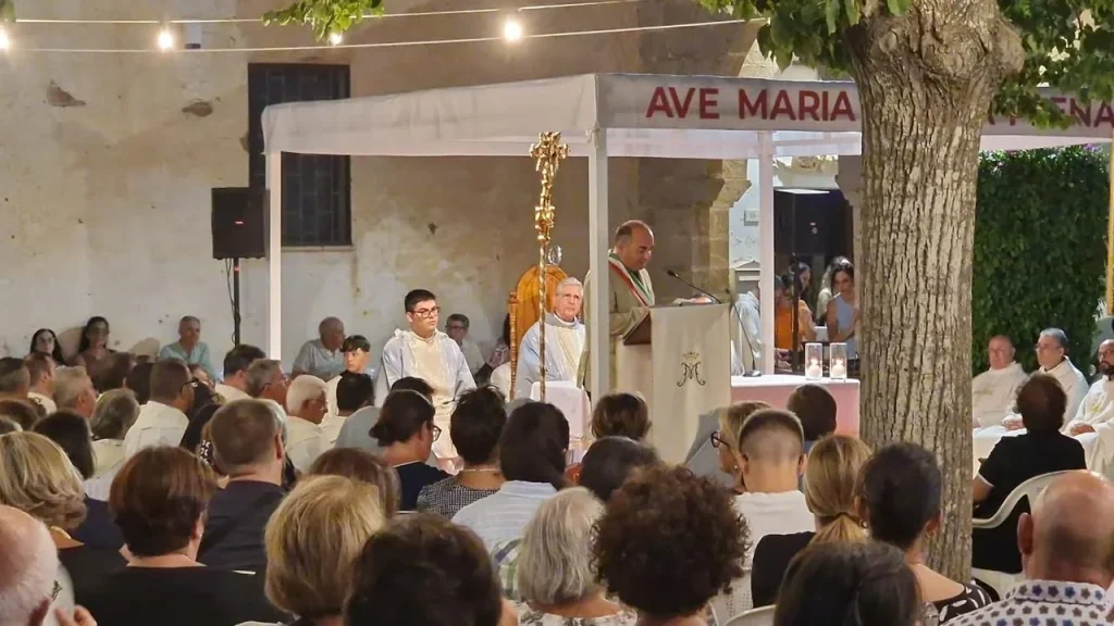 Dettaglio 5: Galatone, pellegrinaggio diocesano unisce i santuari del Crocifisso e della Madonna della Grazia