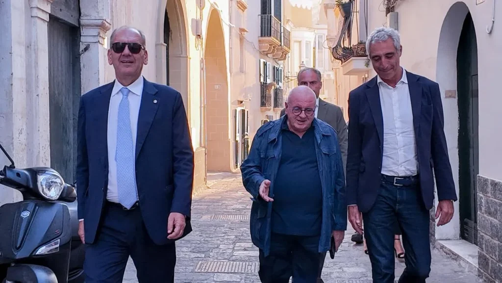 Dettaglio 2: Gallipoli, Sottosegretario La Pietra incontra marineria per comparto pesca
