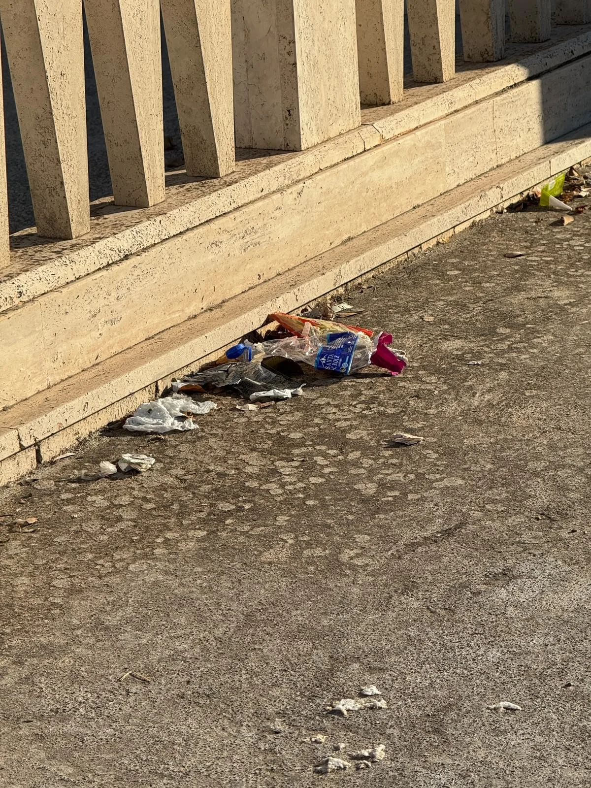 Foto: Lido Marini, residente denuncia incuria e degrado sulle strade