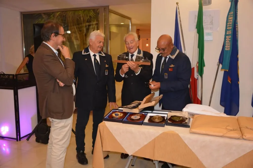 Dettaglio 4: Otranto, Sindaco Bruni accoglie Marinai d'Italia di Rimini per gemellaggio ANMI