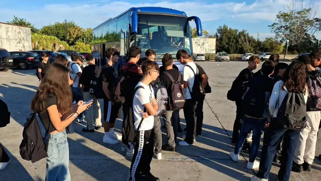 Dettaglio 4: Poggiardo, Amministrazione verifica disagi bus studenti per Maglie