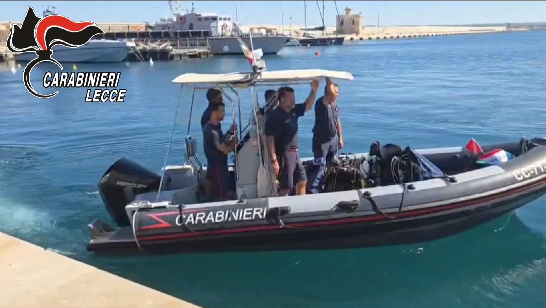 Foto: Salento, Carabinieri a tutela del mare: soccorso e multa per pesca illegale