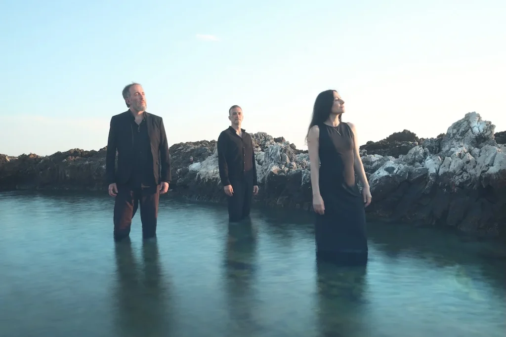 Dettaglio 1: Salento, La Cantiga de la Serena lancia &ldquo;Sta strada&rdquo;: nuovo album mediterraneo