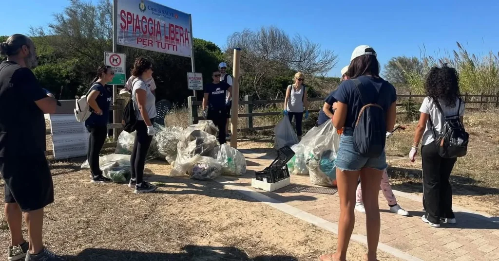 Dettaglio 2: Salve, impegno civico a Pescoluse: 280 kg di rifiuti rimossi dalla costa