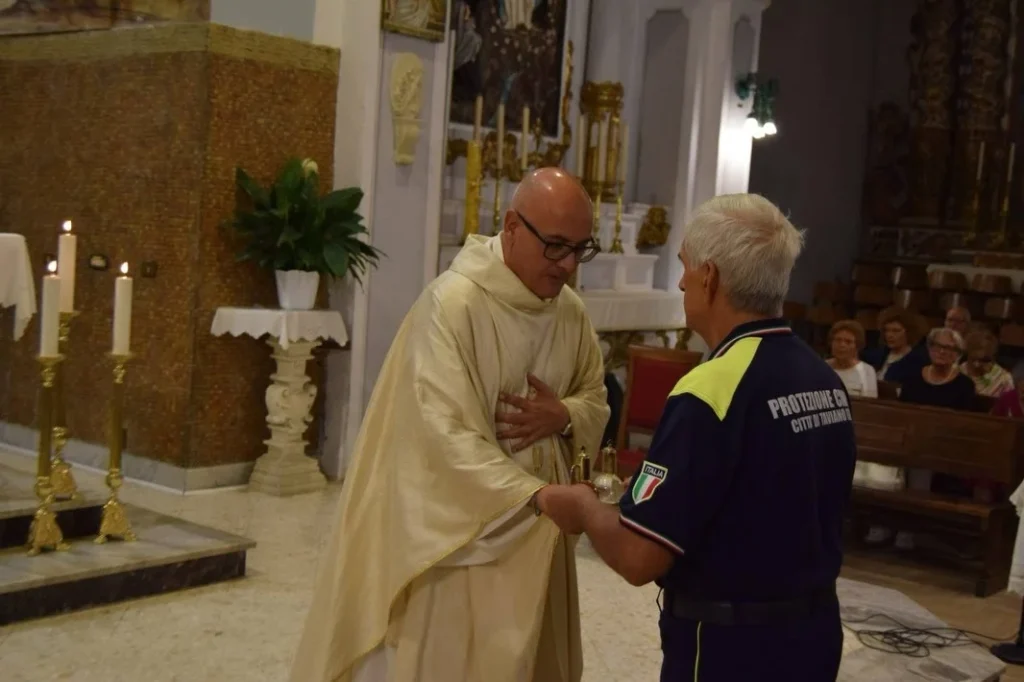 Dettaglio 2: Taviano celebra San Pio: pellegrinaggio e fiaccolata uniscono la comunità
