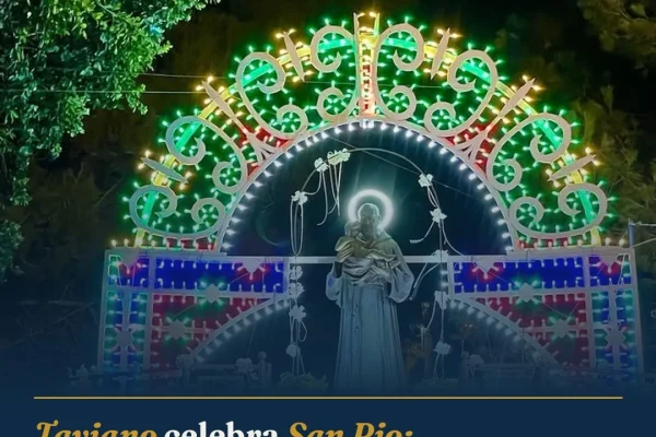 Taviano celebra San Pio: pellegrinaggio e fiaccolata uniscono la comunità