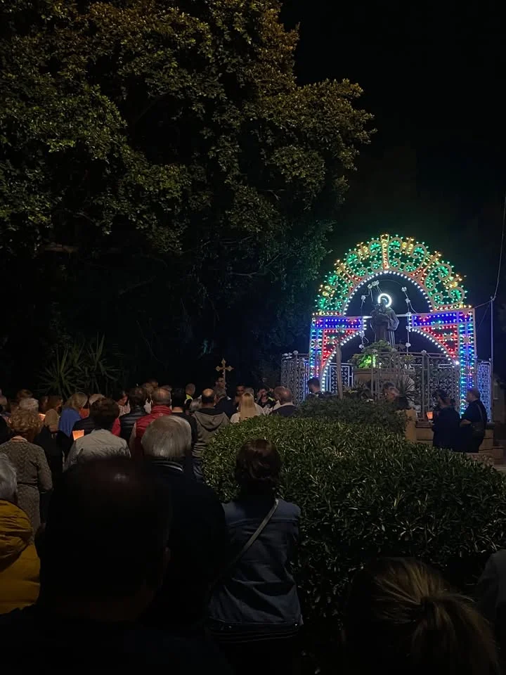Dettaglio 7: Taviano celebra San Pio: pellegrinaggio e fiaccolata uniscono la comunità