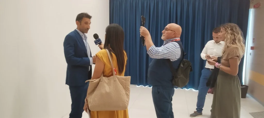 Dettaglio 3: Taviano, il Dirigente De Luca alla Fiera del Levante: Scuola e Comunità al Centro