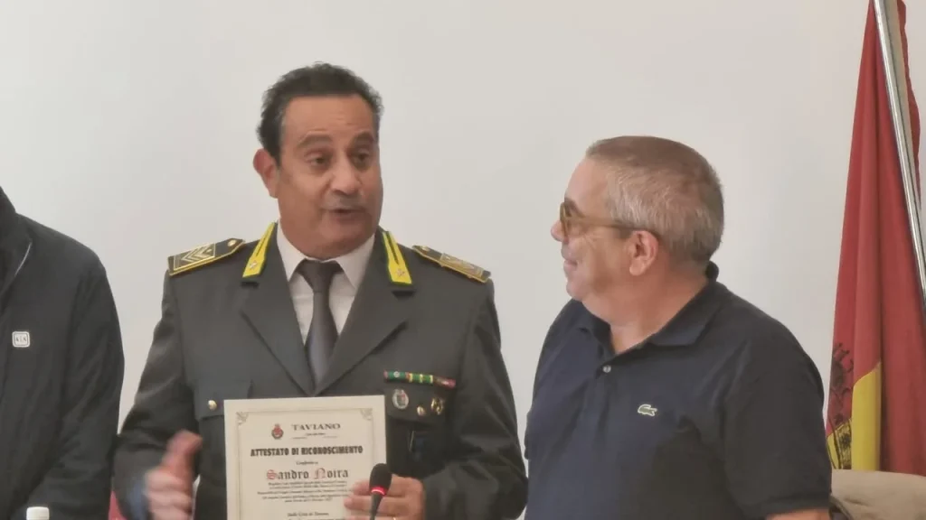 Dettaglio 4: Taviano, riconoscimento a Sandro Noira per oltre vent'anni di servizio alla comunit&agrave;