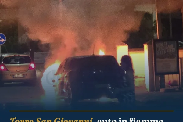 Torre San Giovanni, auto in fiamme in Via Dandolo: cause da accertare