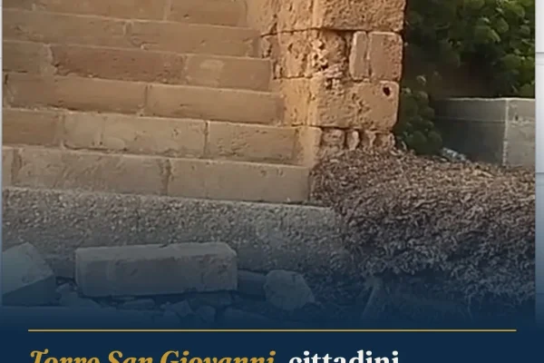 Torre San Giovanni, cittadini chiedono ripristino scalinate danneggiate al mare