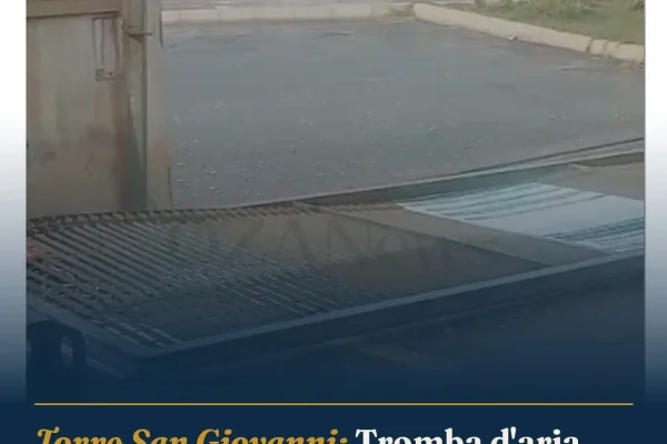 Torre San Giovanni: Tromba d’aria abbatte pesante cancello all’ecocentro