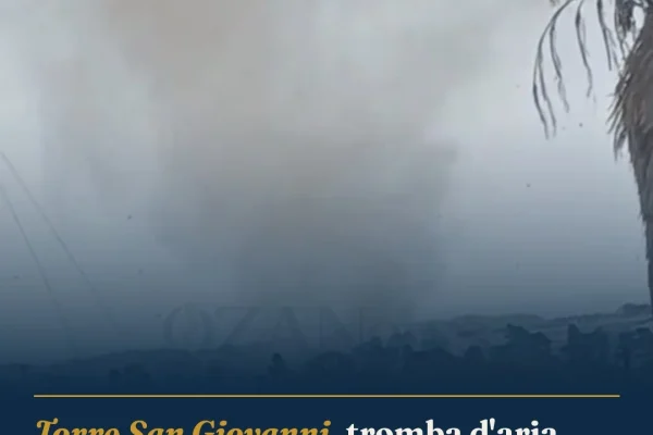 Torre San Giovanni, tromba d’aria colpisce la costa: immagini suggestive a Ozanews