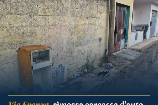 Via Franza, rimossa carcassa d’auto dopo segnalazione Ozanews