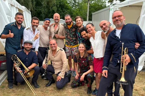 BandAdriatica celebra vent’anni: video del concerto a Lecce e nuova tappa al WOMEX