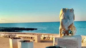Castrignano del Capo, vandalizzato il Monumento dei migranti a Felloniche