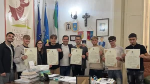 Anteprima di: Copertino, bagnini premiati dal sindaco per il salvataggio di 20 persone a Sant'Isidoro