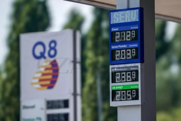 Crisi carburanti, il governo stanzia solo 60 milioni: autotrasportatori chiedono risposte strutturali