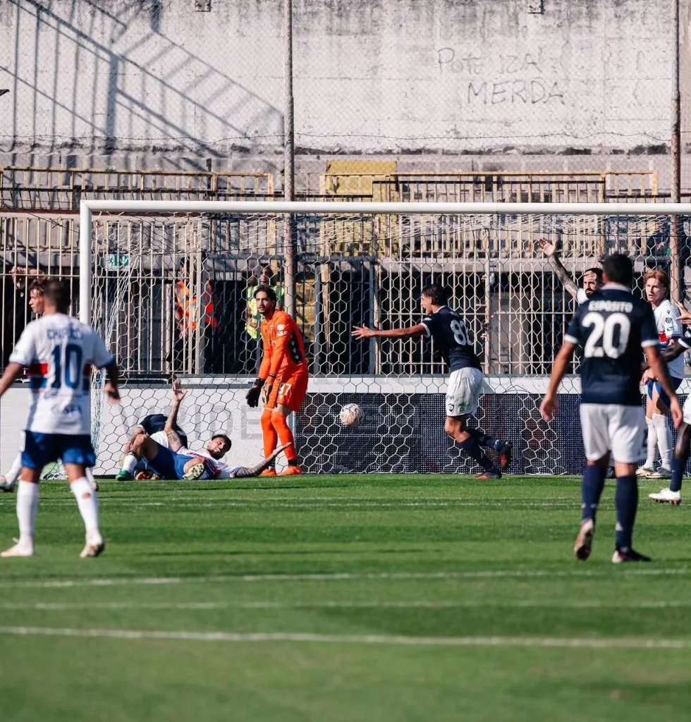 Dettaglio 2: Crollo Casarano, notte fonda a Cava: la Cavese vince 5-2. &Egrave; crisi rossazzurra