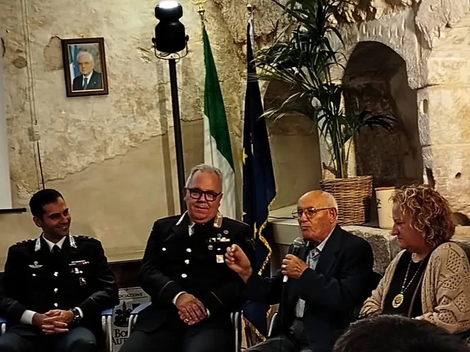 Dettaglio 6: Cutrofiano, successo per la guida antitruffa: anziani più informati e protetti