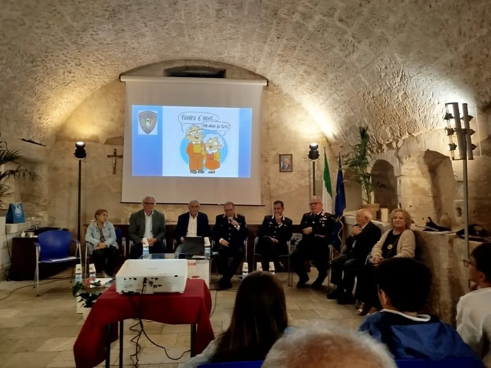 Dettaglio 8: Cutrofiano, successo per la guida antitruffa: anziani più informati e protetti