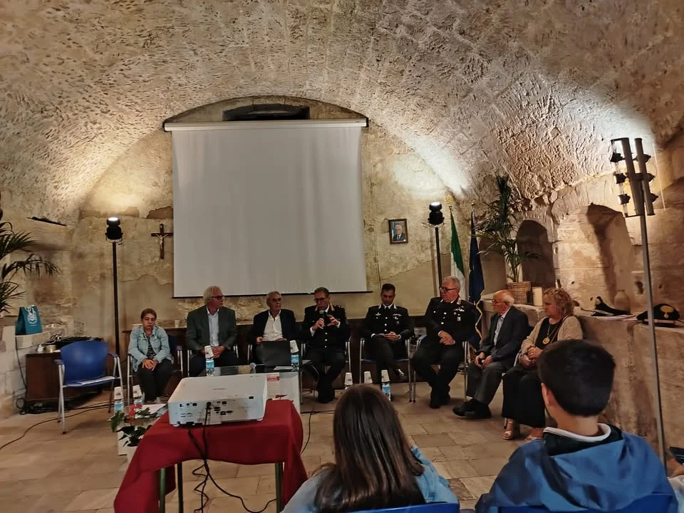 Dettaglio 9: Cutrofiano, successo per la guida antitruffa: anziani più informati e protetti