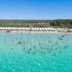 Anteprima di: Estate 2026, Ugento perde 40mila notti mentre il Salento tiene. Ozanews lo aveva scritto a febbraio 2025
