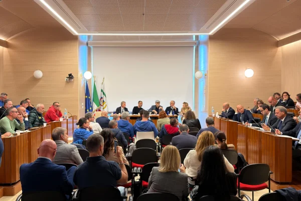 Ex Ilva, incontro a Bari: il Governo incontrerà i sindacati a Roma il 27 ottobre