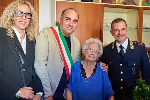 Galatone, festa per i 100 anni di Cosima Lerario: gli auguri della comunità