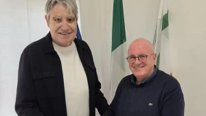 Anteprima di: Gallipoli, il Sindaco Fasano riceve Camillo Placì e dona un volume sulla città