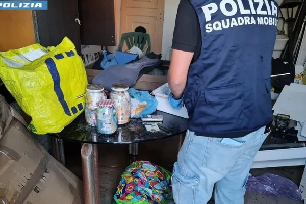 Lecce, arrestati due gemelli per spaccio di droga: sequestri importanti
