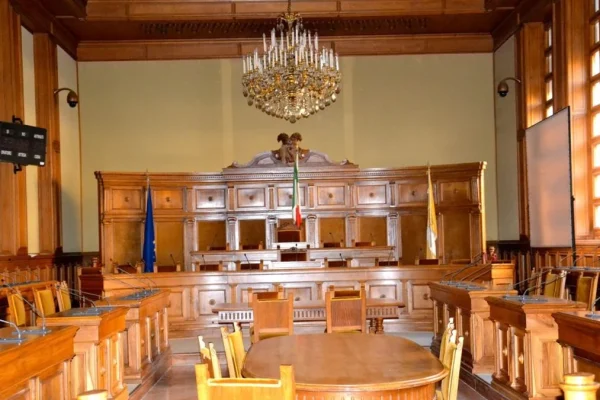 Lecce, Consiglio provinciale si riunisce per bilancio e mozione su incendio Lequile