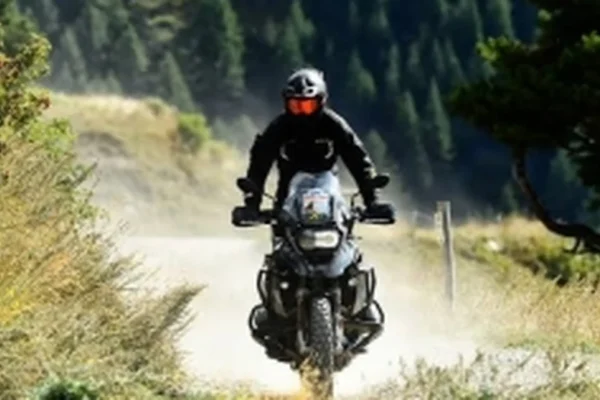 Lecce, divieto di transito per motocicli sulla litoranea: ordinanza del Prefetto