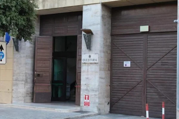 Lecce e provincia, controlli straordinari della Polizia: oltre 3mila identificati, 23enne in carcere