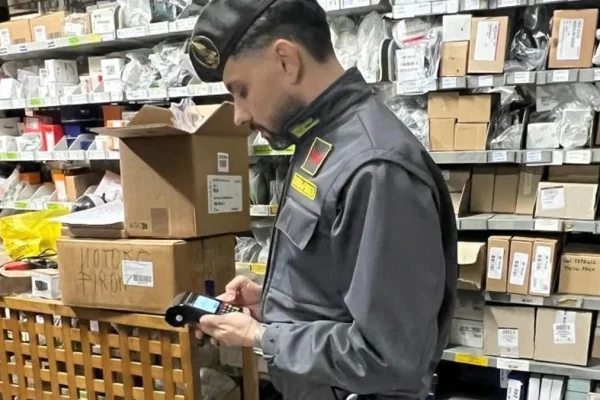 Lecce, Guardia di Finanza: 43 verbali per irregolarità su POS e registratori telematici