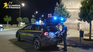 Anteprima di: Lecce, Guardia di Finanza scopre 3 depositi di merce contraffatta: 31 denunciati