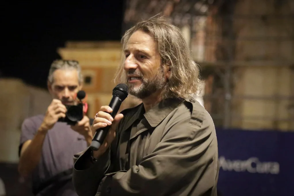 Dettaglio 2: Lecce, il Barbonaggio Teatrale torna in piazza Sant'Oronzo e presenta la quinta stagione Nasca