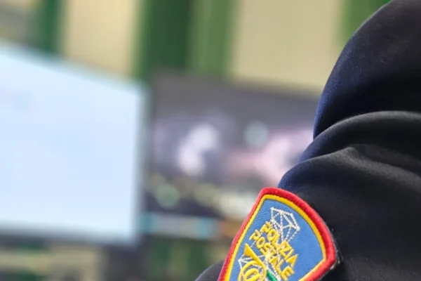 Lecce, Polizia denuncia due calabresi per truffa online: profitto oltre 100mila euro