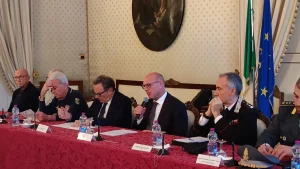 Lecce, Prefettura accelera sui Piani di Emergenza rifiuti: pochi Comuni hanno risposto