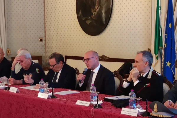 Lecce, Prefettura accelera sui Piani di Emergenza rifiuti: pochi Comuni hanno risposto