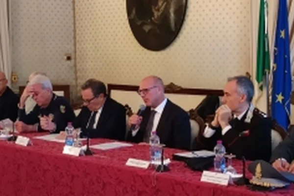 Lecce, Prefettura: Piani emergenza rifiuti in ritardo, solo 25 Comuni hanno risposto