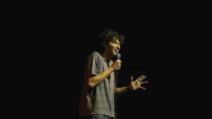 Lecce, Salvo Di Paola porta il suo show “Conigli” alle Officine Cantelmo