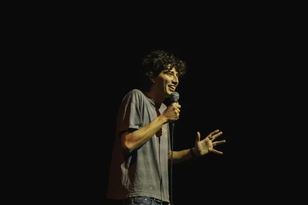 Lecce, Salvo Di Paola porta il suo show “Conigli” alle Officine Cantelmo