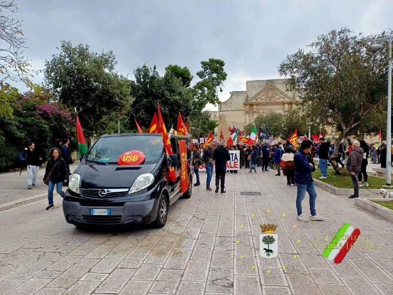 Lecce, sciopero generale dei sindacati di base: corteo in centro con modifiche alla viabilità
