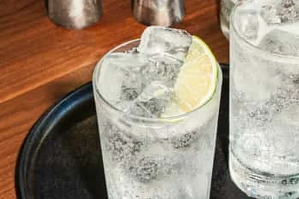 Lecce, vende vodka a minori e una finisce in ospedale: attività sospesa per 7 giorni