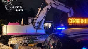 Anteprima di: Maglie-Cursi, Carabinieri sventano furto di gasolio in cantiere: due arresti