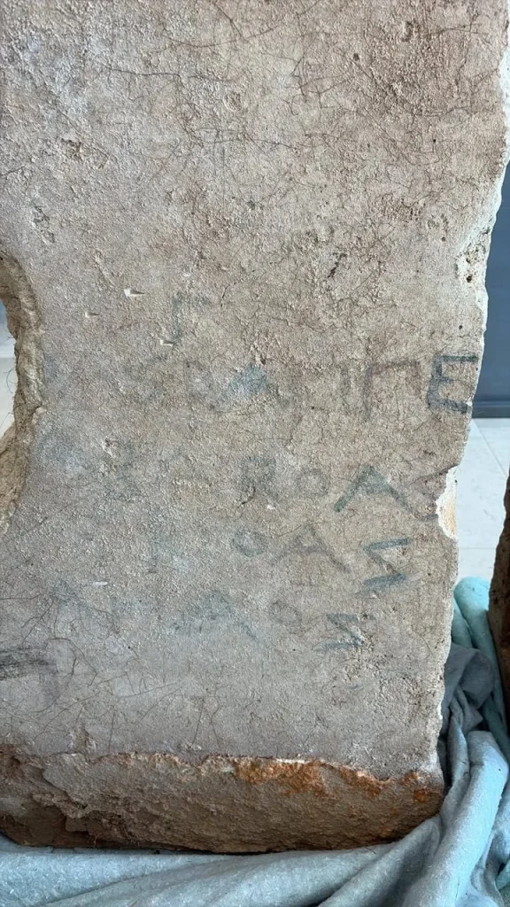 Dettaglio 3: Manduria, nuove scoperte archeologiche alle Mura Messapiche: tomba con iscrizioni