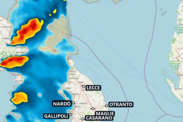 Meteo in diretta, fronte di pioggia sul Basso Salento: rovesci su Gallipoli e Nardò [VIDEO RADAR]